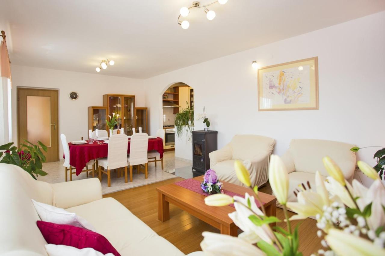 Holiday Home Elvis, Village Kujici Hreljici Bagian luar foto