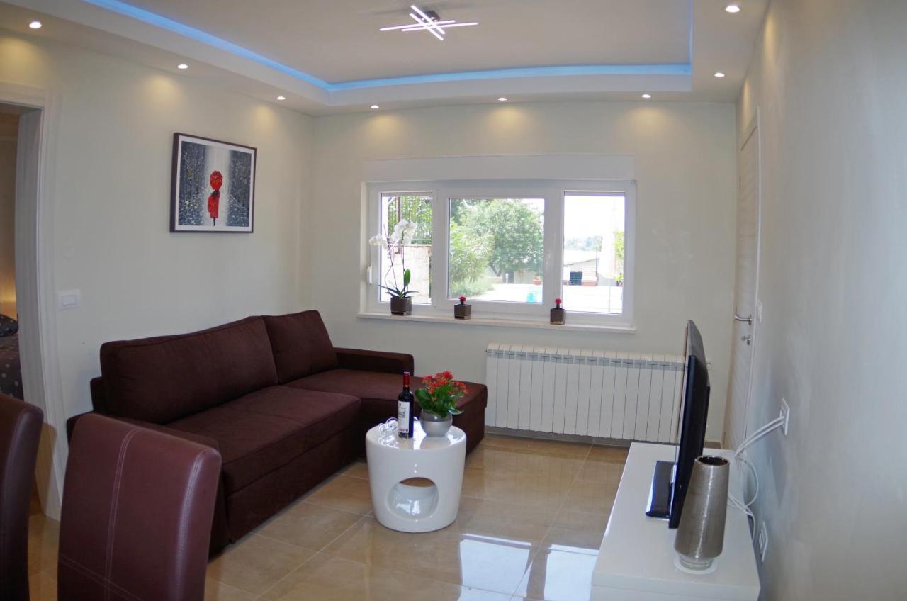Holiday Home Elvis, Village Kujici Hreljici Bagian luar foto